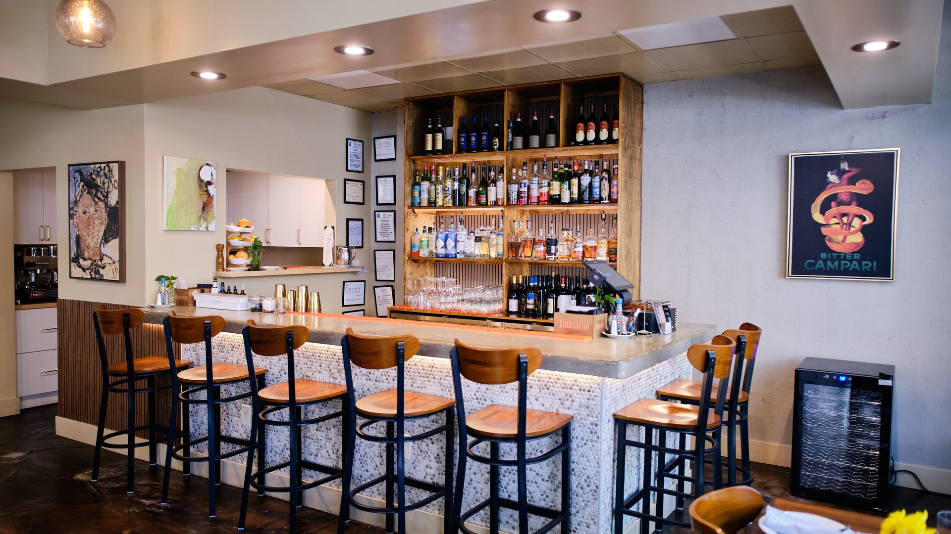 The bar at Lucia